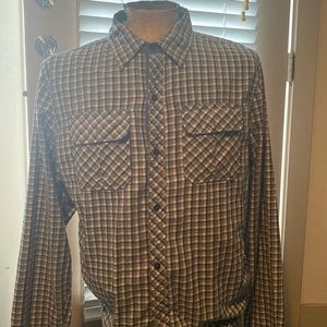 Paramount Quality long sleeve button up casual shirt